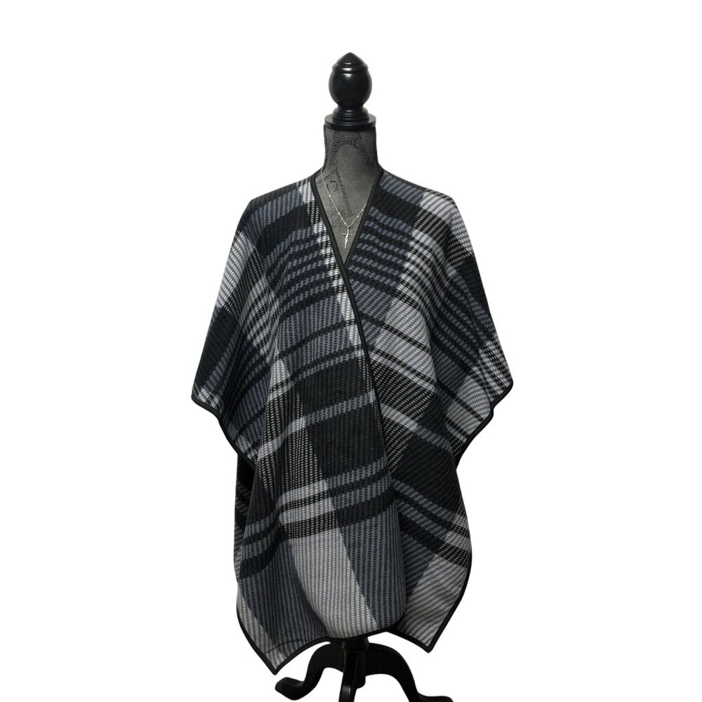 Ike Behar Poncho Shawl Womens One Size Black Gray Plaid Soft Fuzzy Inside Warm